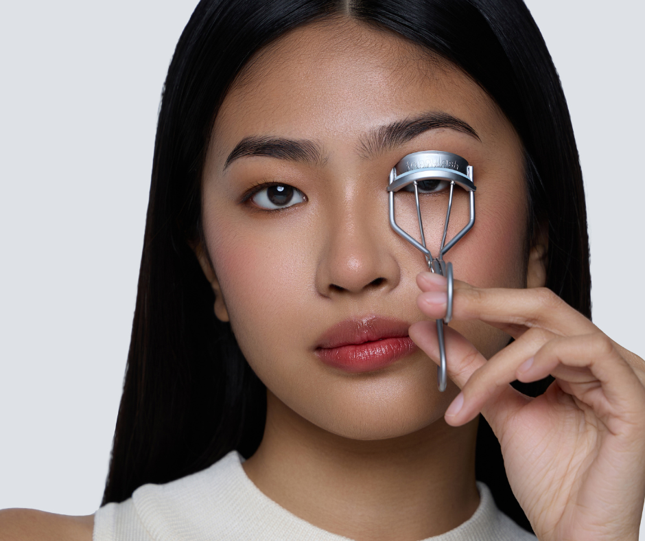 Steps on How You Can Easily Put on False Lashes